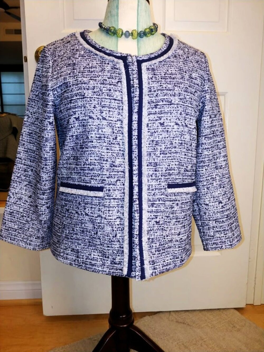 NY&C New York & Company Sz 6 Blazer Pockets Details Hook Closure Blue White Half